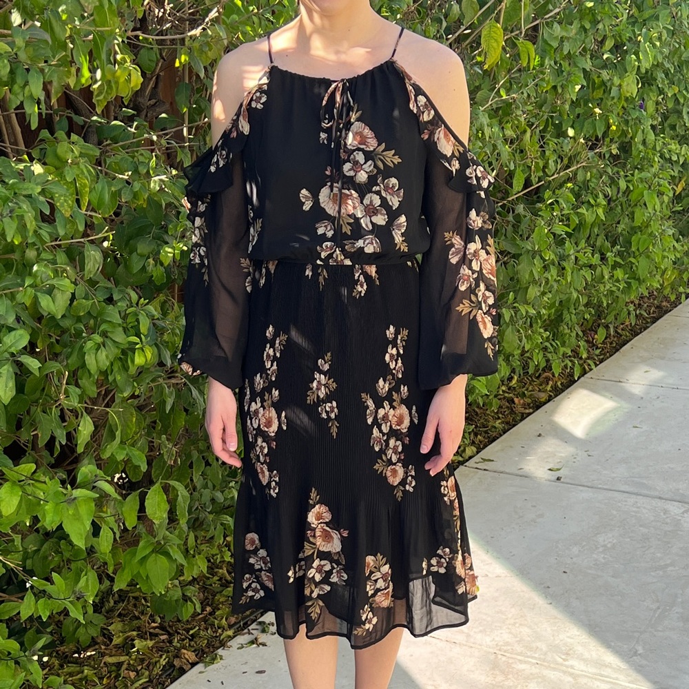 Astr- off the shoulder, black with floral print